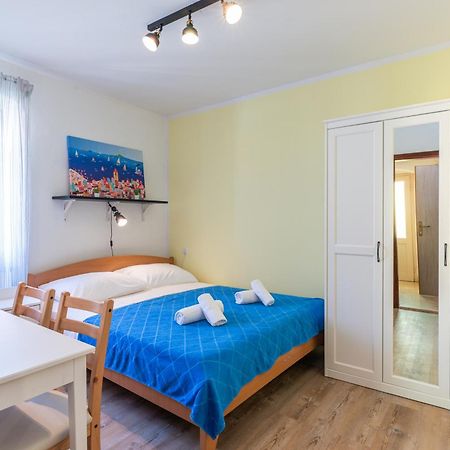 Rooms & Studio Apartments By The Way Baška Exterior foto